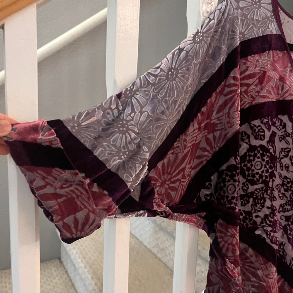 Woman's TINY Velvet Oversized Purple Blouse Size-Small - Picture 2 of 5